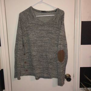 Lightweight boutique sweater, suede elbow patches